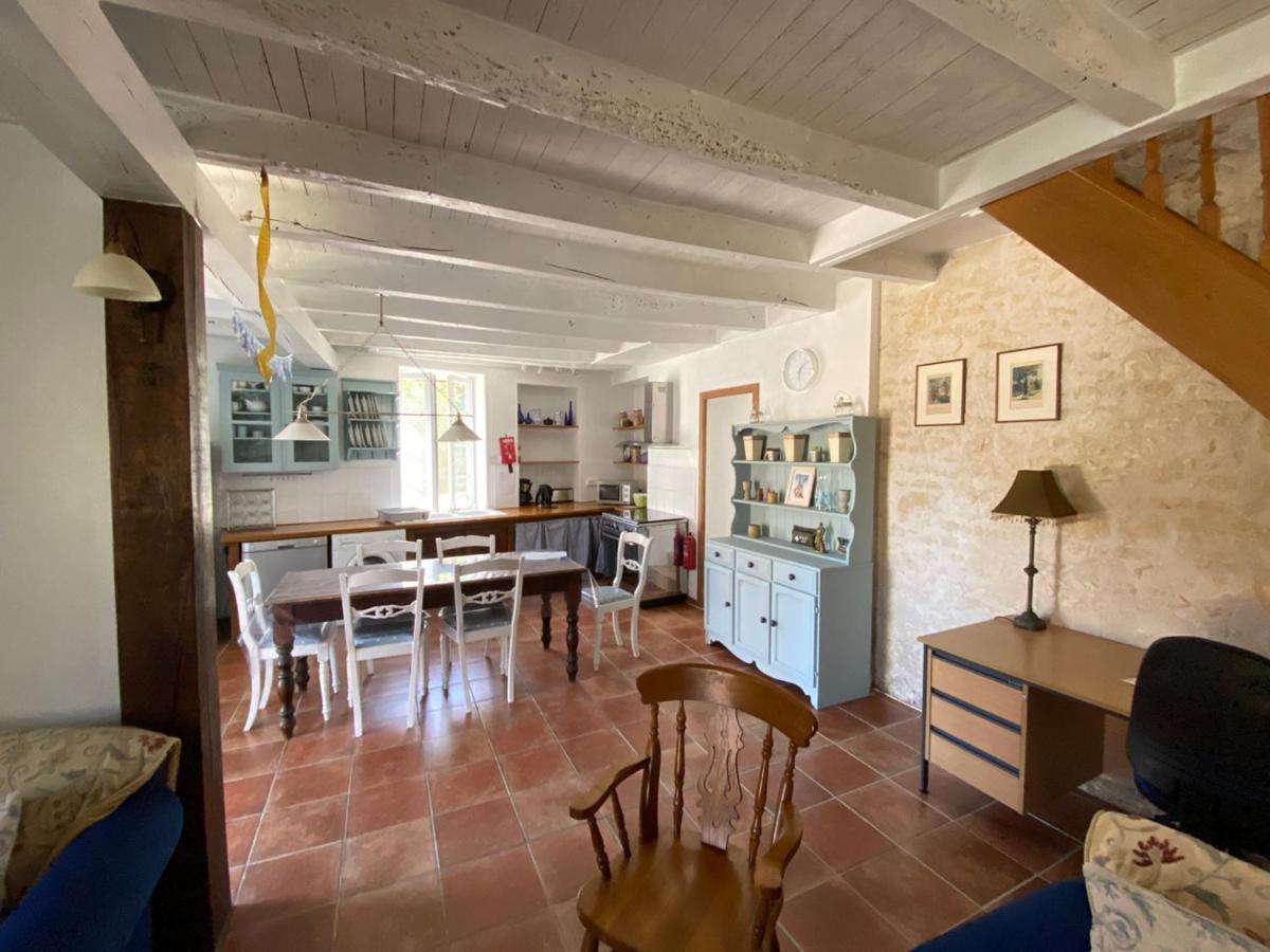 Le Gîte au Coin des Abeilles La Caillère Exterior foto