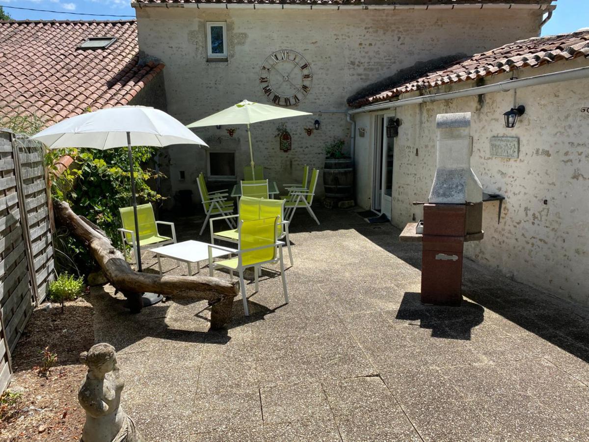 Le Gîte au Coin des Abeilles La Caillère Exterior foto