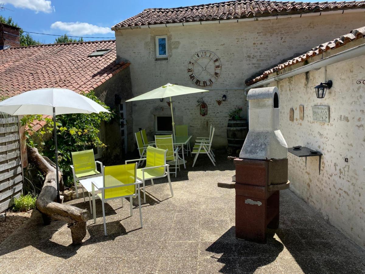 Le Gîte au Coin des Abeilles La Caillère Exterior foto
