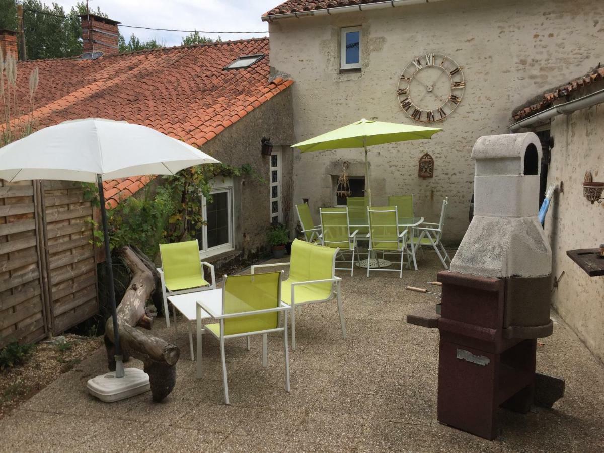 Le Gîte au Coin des Abeilles La Caillère Exterior foto