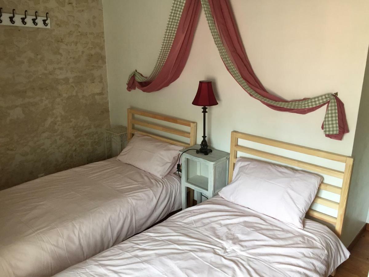 Le Gîte au Coin des Abeilles La Caillère Exterior foto