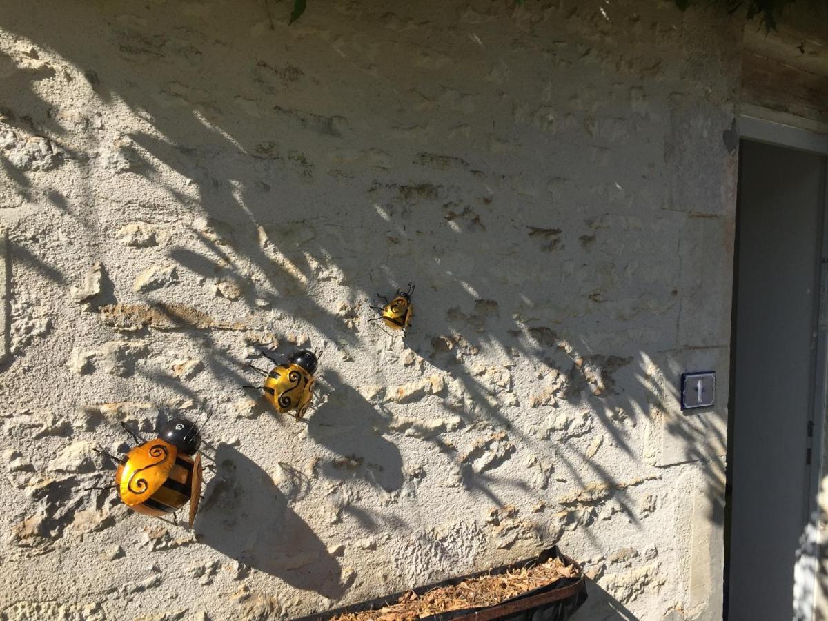 Le Gîte au Coin des Abeilles La Caillère Exterior foto